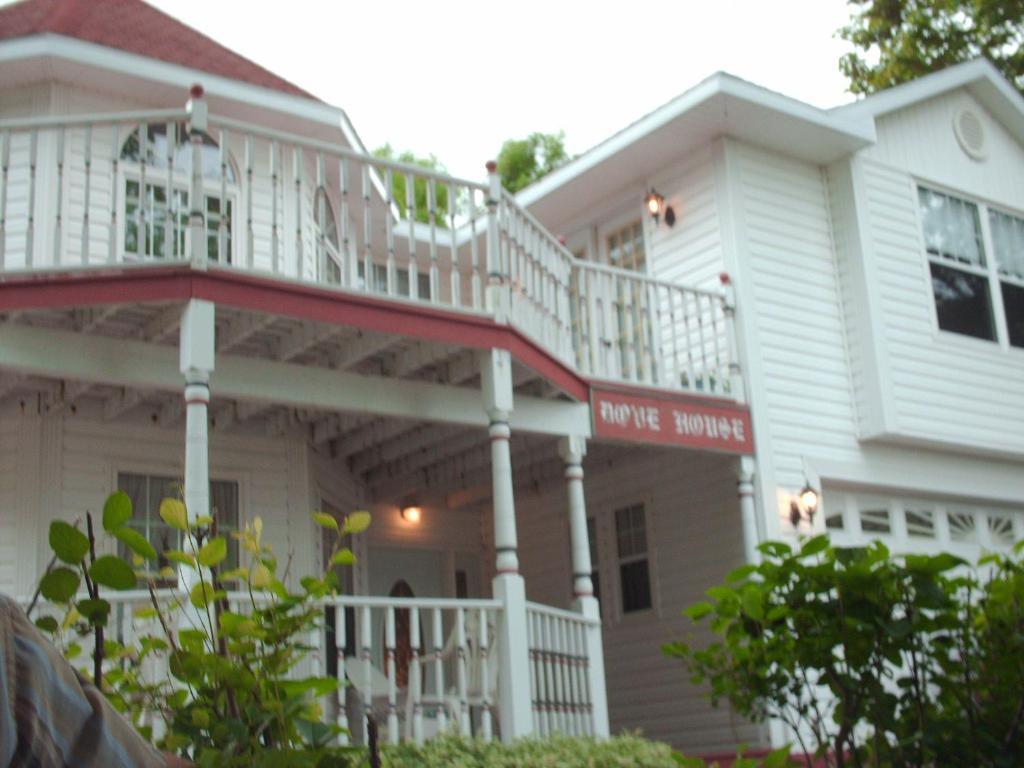 Dove House Bed & Breakfast Harbourside North Sydney Exterior photo